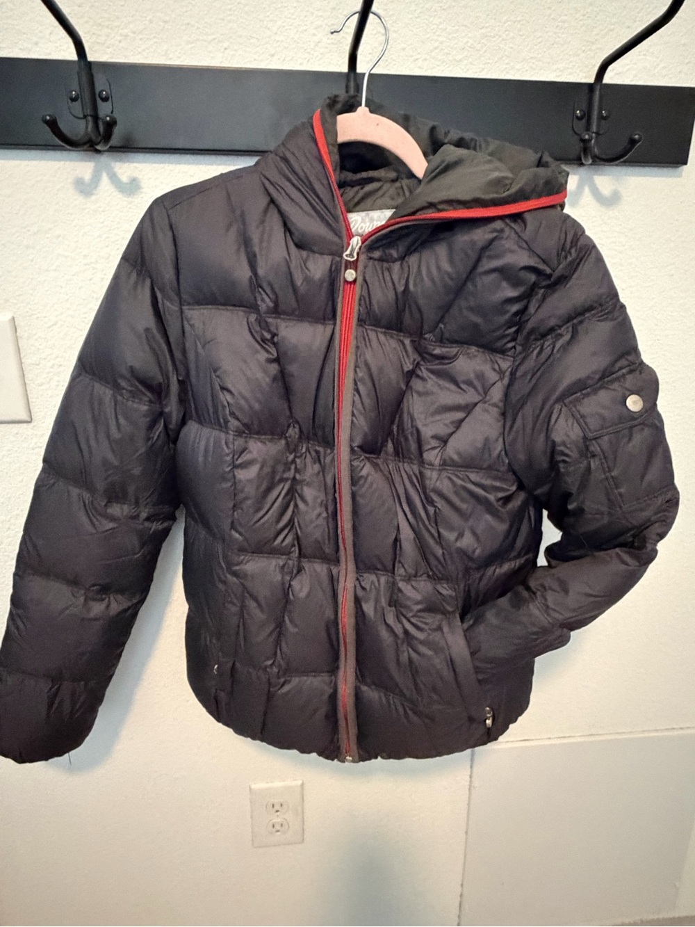 Eddie Bauer women Down Puffer Jacket in Black with Red Trim